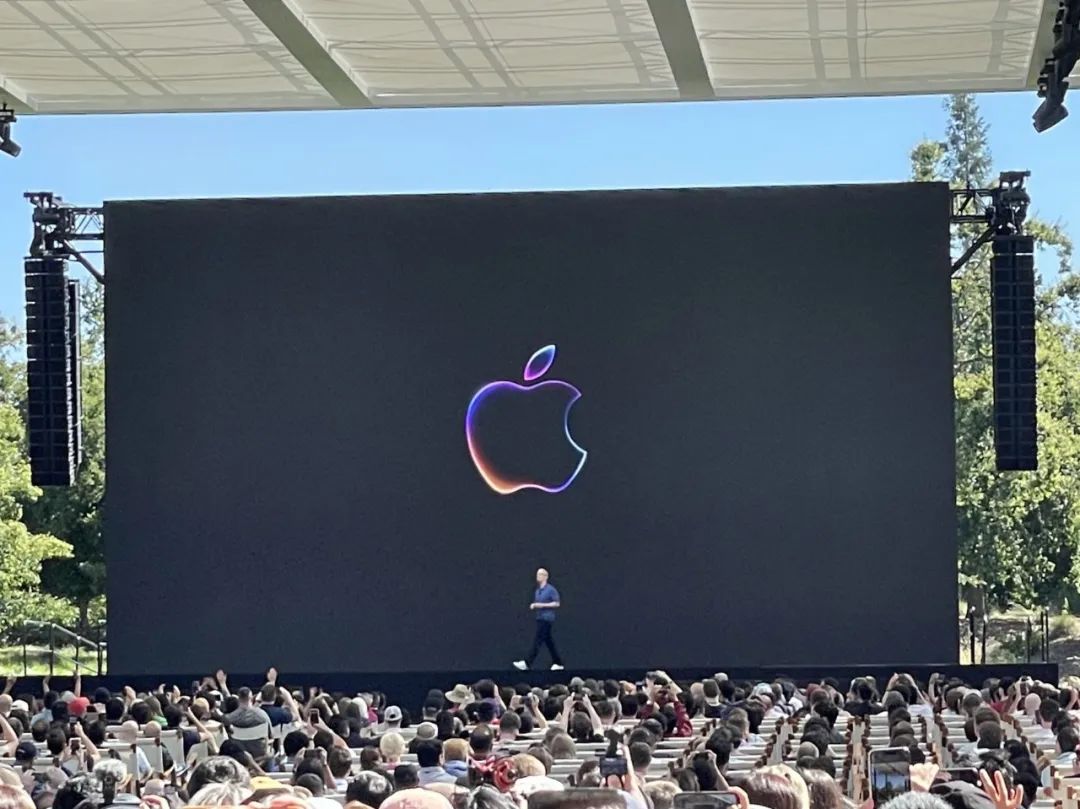 苹果AI一夜颠覆所有,Siri史诗级进化,内挂ChatGPT-4o,奥特曼来了,马斯克怒了