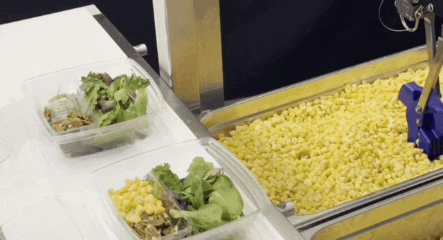 AI 在餐饮界也卷出了“萝卜快跑”,打饭比食堂阿姨手稳,炒菜接近大厨