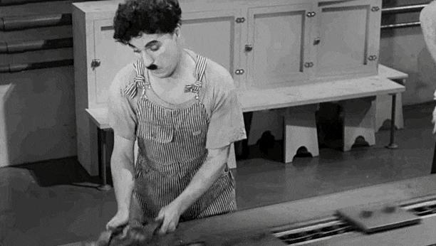 AI 在餐饮界也卷出了“萝卜快跑”,打饭比食堂阿姨手稳,炒菜接近大厨