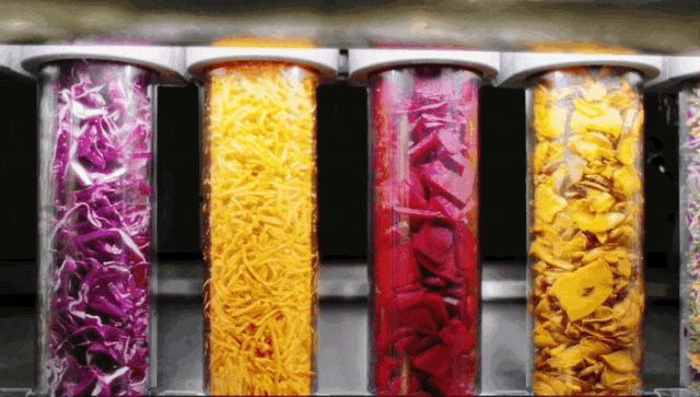 AI 在餐饮界也卷出了“萝卜快跑”,打饭比食堂阿姨手稳,炒菜接近大厨