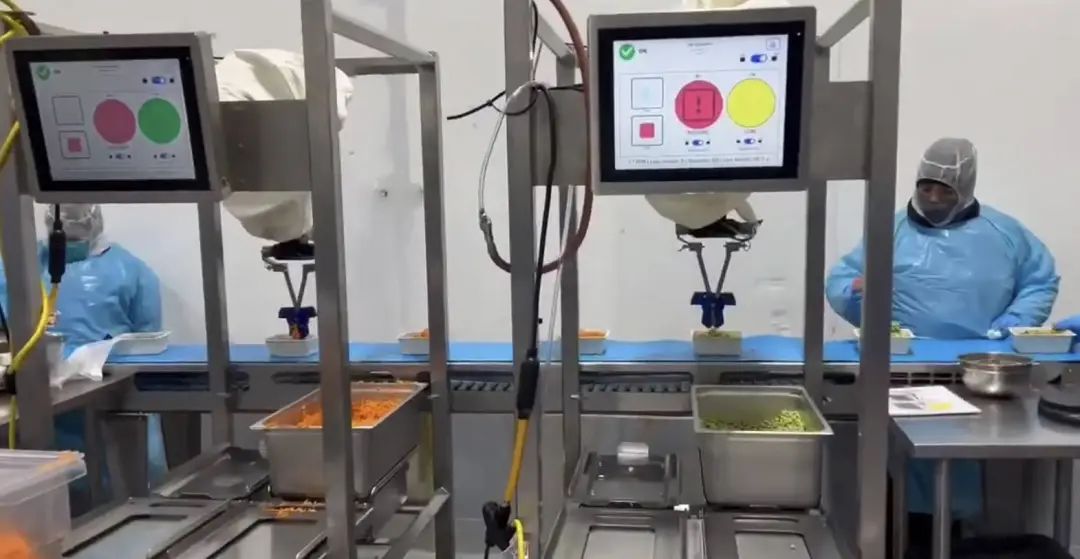 AI 在餐饮界也卷出了“萝卜快跑”,打饭比食堂阿姨手稳,炒菜接近大厨