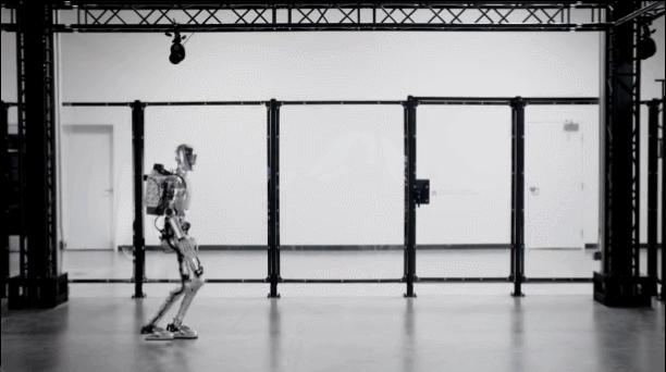 地表最强人形机器人问世,擎天柱头号劲敌,每天工作20小时,前代已进宝马打工