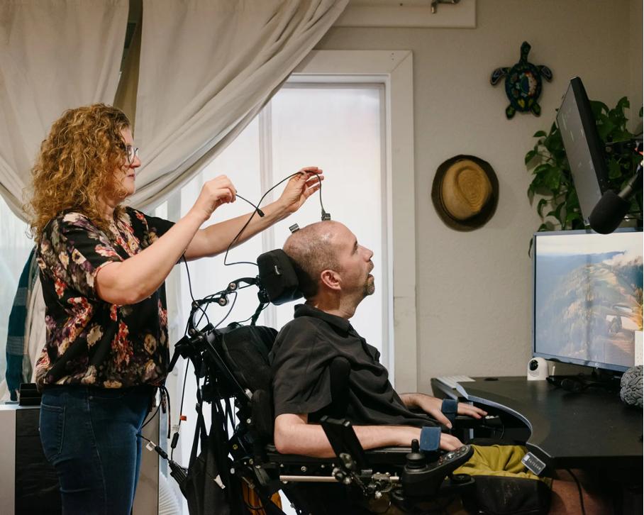 渐冻症偷走了他的语言能力,脑机接口+AI又帮他找了回来