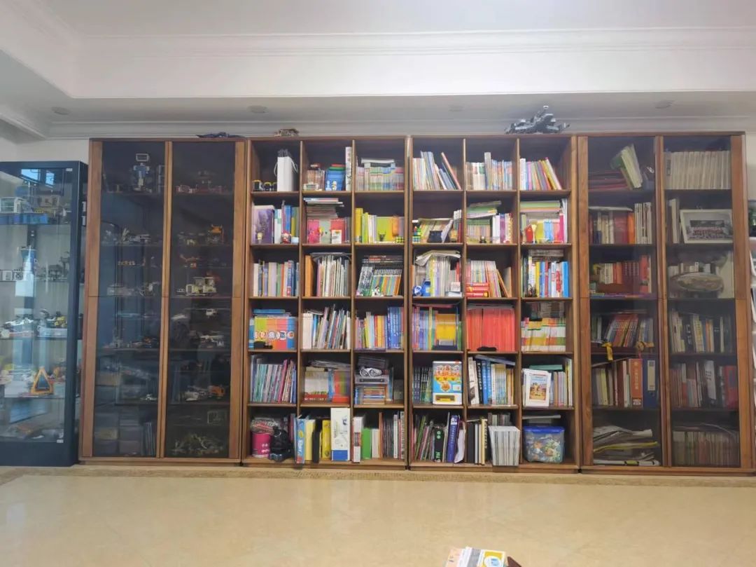 第一批AI原住民开始变现：9岁小学生，用大模型写书赚2万