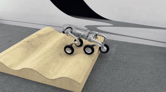 逛遍世界机器人大会:27款人形机器人爆场,机械臂大跳刀群舞,仿生人逼真到恐怖