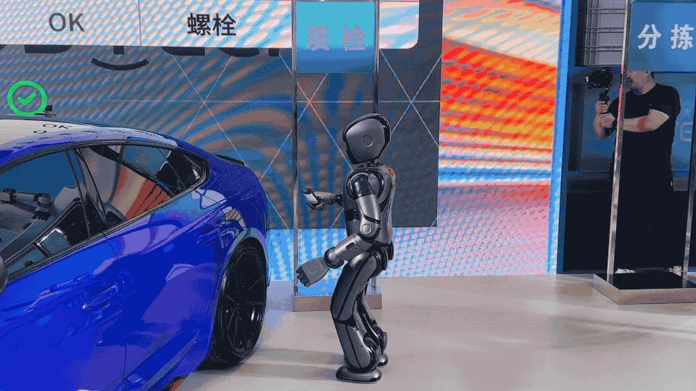 逛遍世界机器人大会:27款人形机器人爆场,机械臂大跳刀群舞,仿生人逼真到恐怖