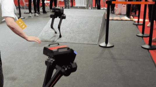 逛遍世界机器人大会:27款人形机器人爆场,机械臂大跳刀群舞,仿生人逼真到恐怖