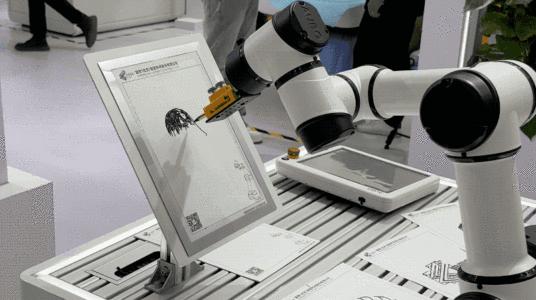 逛遍世界机器人大会:27款人形机器人爆场,机械臂大跳刀群舞,仿生人逼真到恐怖