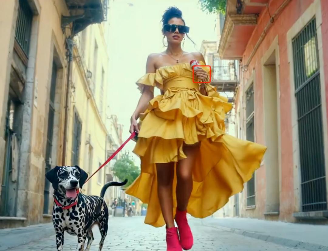 还在死磕镜头?聪明人已经用AI拍时尚广告大片了