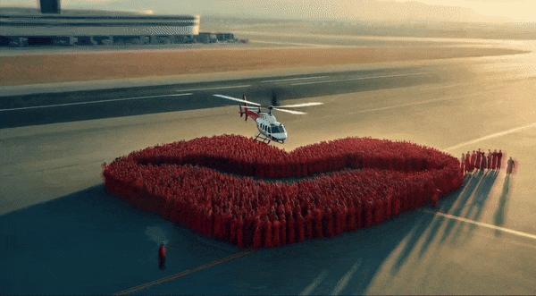 还在死磕镜头?聪明人已经用AI拍时尚广告大片了