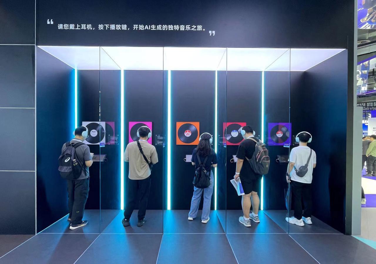 一小时翻译整部《甄嬛传》，AI面试官发offer……在杭州看AI落地的1000种玩法