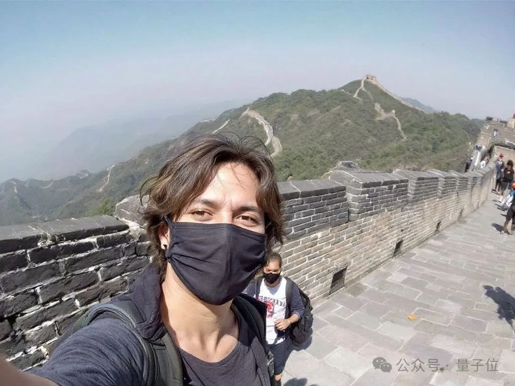 最新AI生图模型Flux1.1刷屏,添加单反相机文件名获得超写实图像,网友:我分不清啊