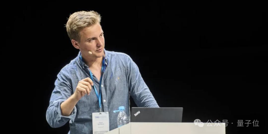 最新AI生图模型Flux1.1刷屏,添加单反相机文件名获得超写实图像,网友:我分不清啊