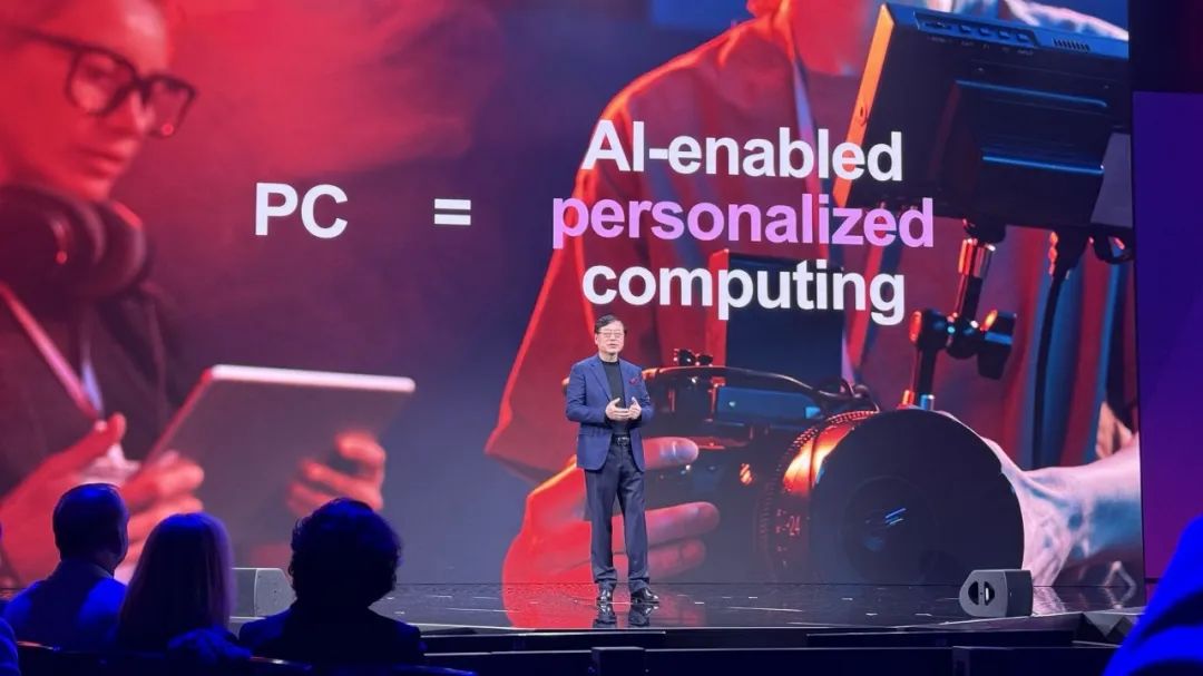 AI圈顶流捧场，黄仁勋苏姿丰都来了，联想亮AI Now智能体大招，连甩10多个重磅AI产品