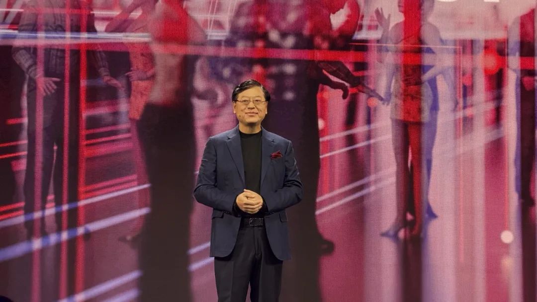 AI圈顶流捧场，黄仁勋苏姿丰都来了，联想亮AI Now智能体大招，连甩10多个重磅AI产品