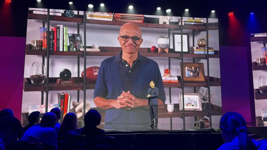 AI圈顶流捧场，黄仁勋苏姿丰都来了，联想亮AI Now智能体大招，连甩10多个重磅AI产品