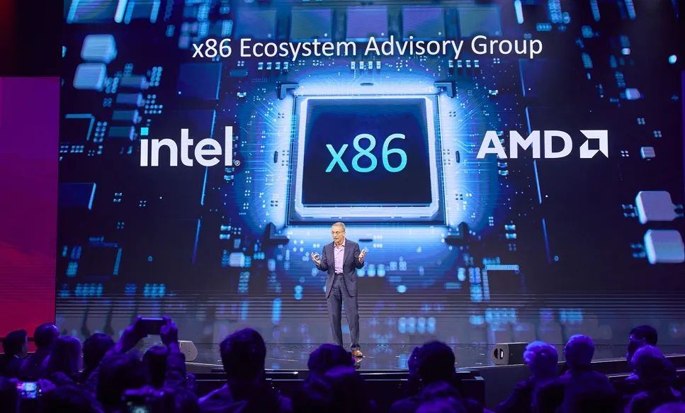 AI圈顶流捧场，黄仁勋苏姿丰都来了，联想亮AI Now智能体大招，连甩10多个重磅AI产品