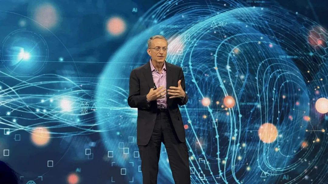 AI圈顶流捧场，黄仁勋苏姿丰都来了，联想亮AI Now智能体大招，连甩10多个重磅AI产品