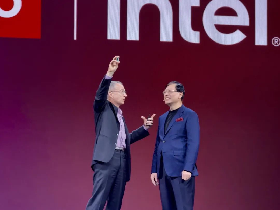 AI圈顶流捧场，黄仁勋苏姿丰都来了，联想亮AI Now智能体大招，连甩10多个重磅AI产品