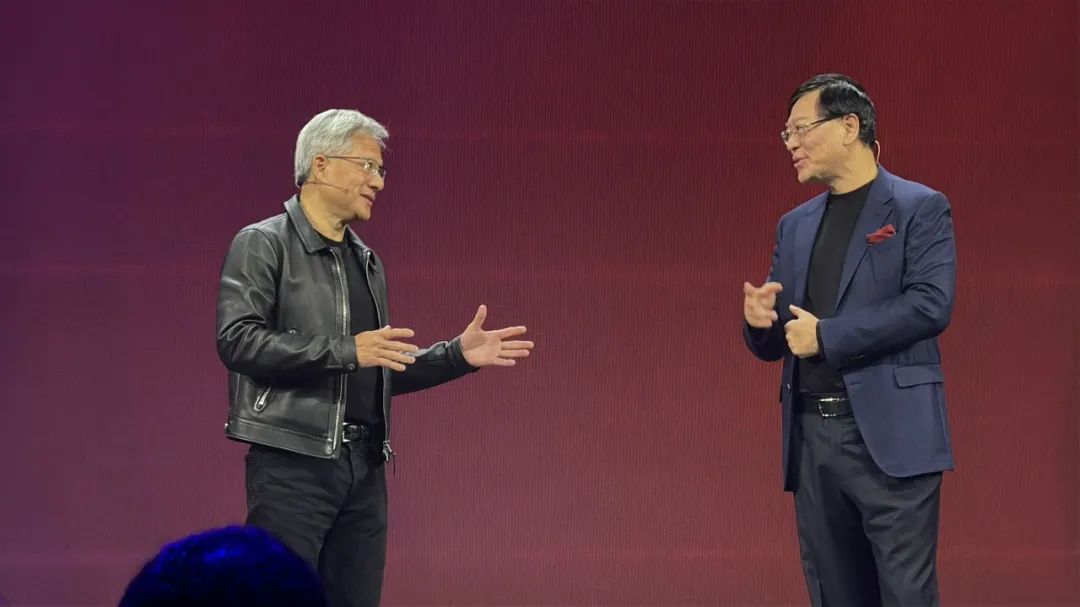 AI圈顶流捧场，黄仁勋苏姿丰都来了，联想亮AI Now智能体大招，连甩10多个重磅AI产品
