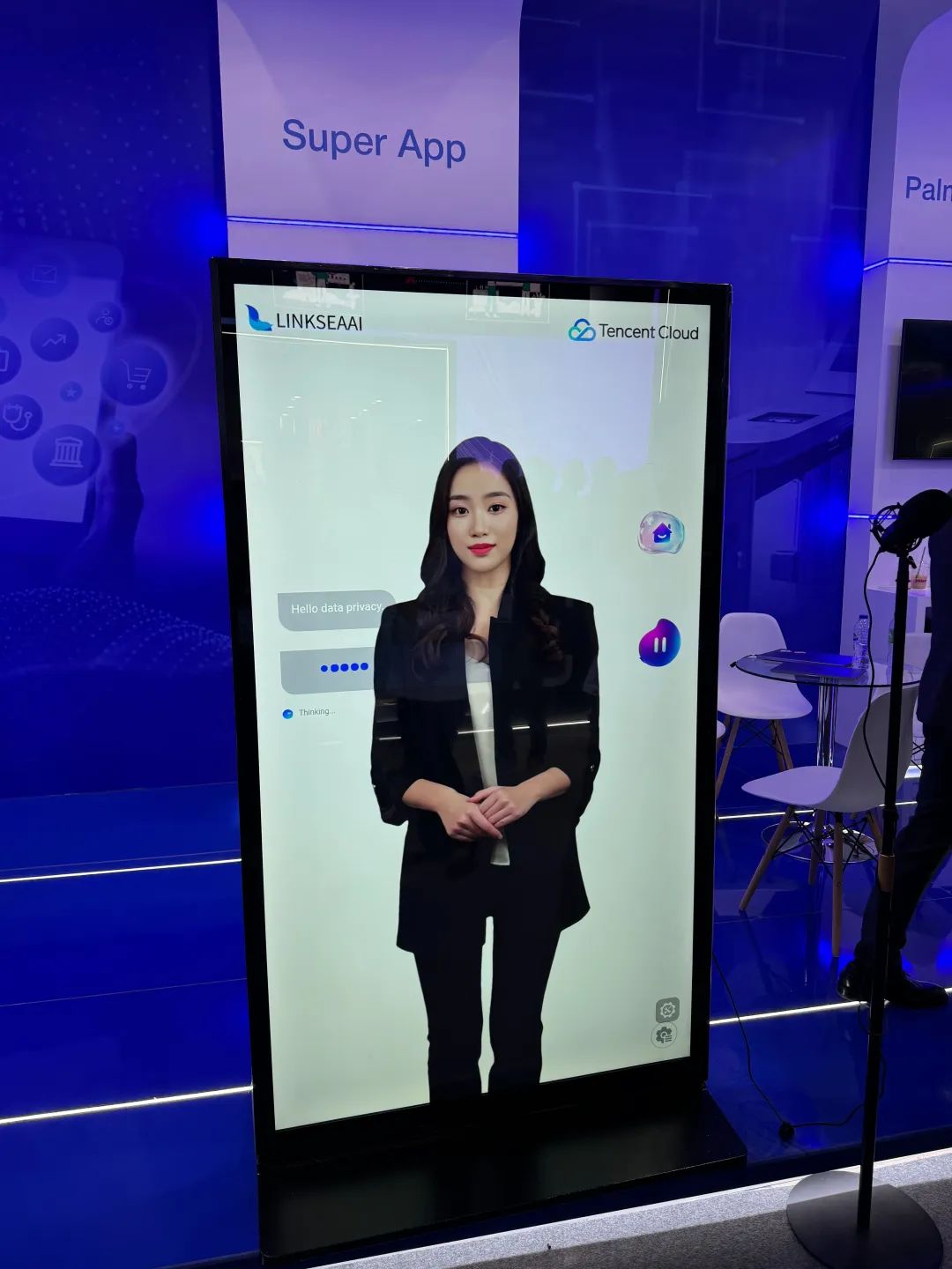 中国大模型在迪拜卷起来了