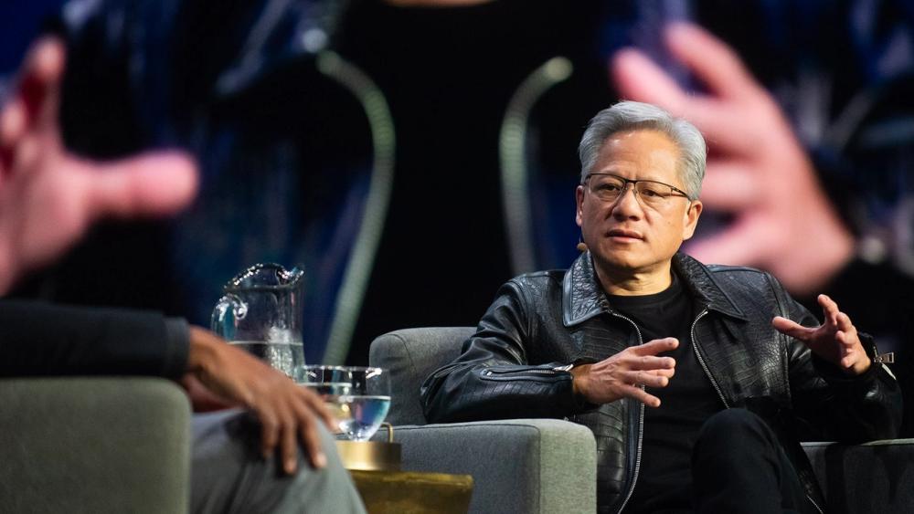 黄仁勋最新演讲:英伟达正在打造“AI大脑”,将来会有1亿个人工智能助手