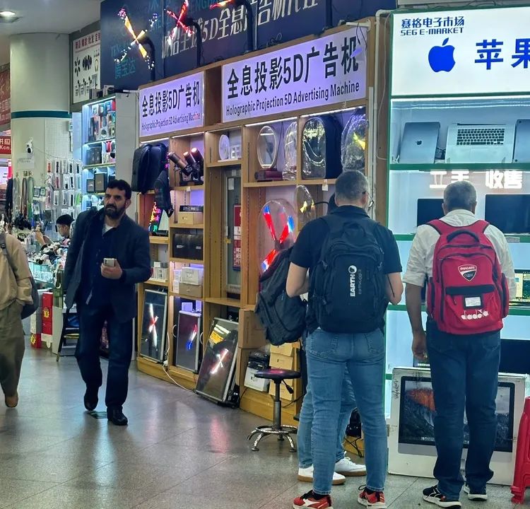 我去华强北走了一圈,发现这里正被另一种AI包围