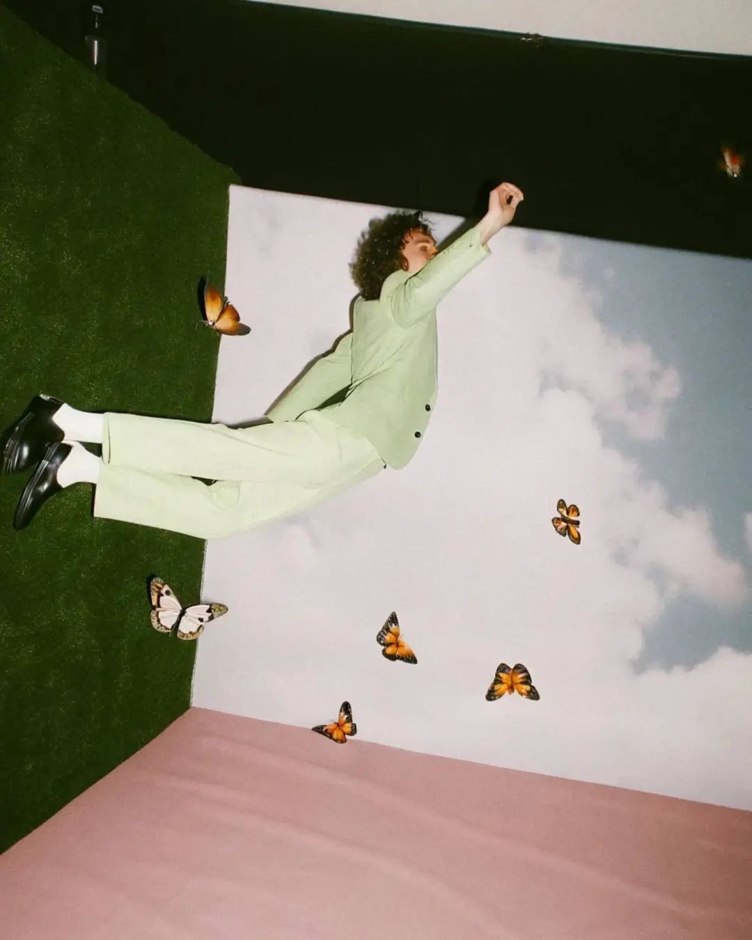 一秒变身Hello Kitty整顿职场,这个AI工具能把一切都变成 CCD