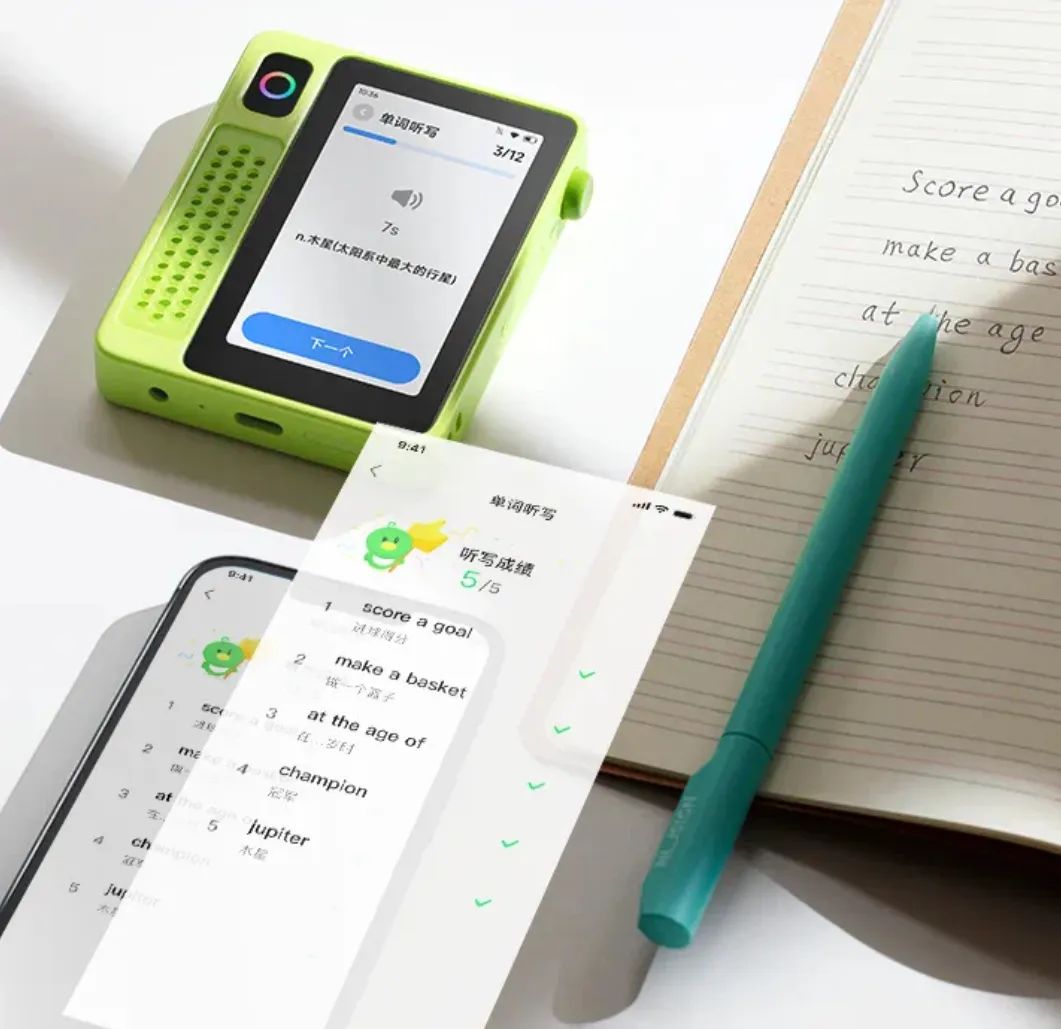 AI陪伴“方块机”,疯狂扎堆