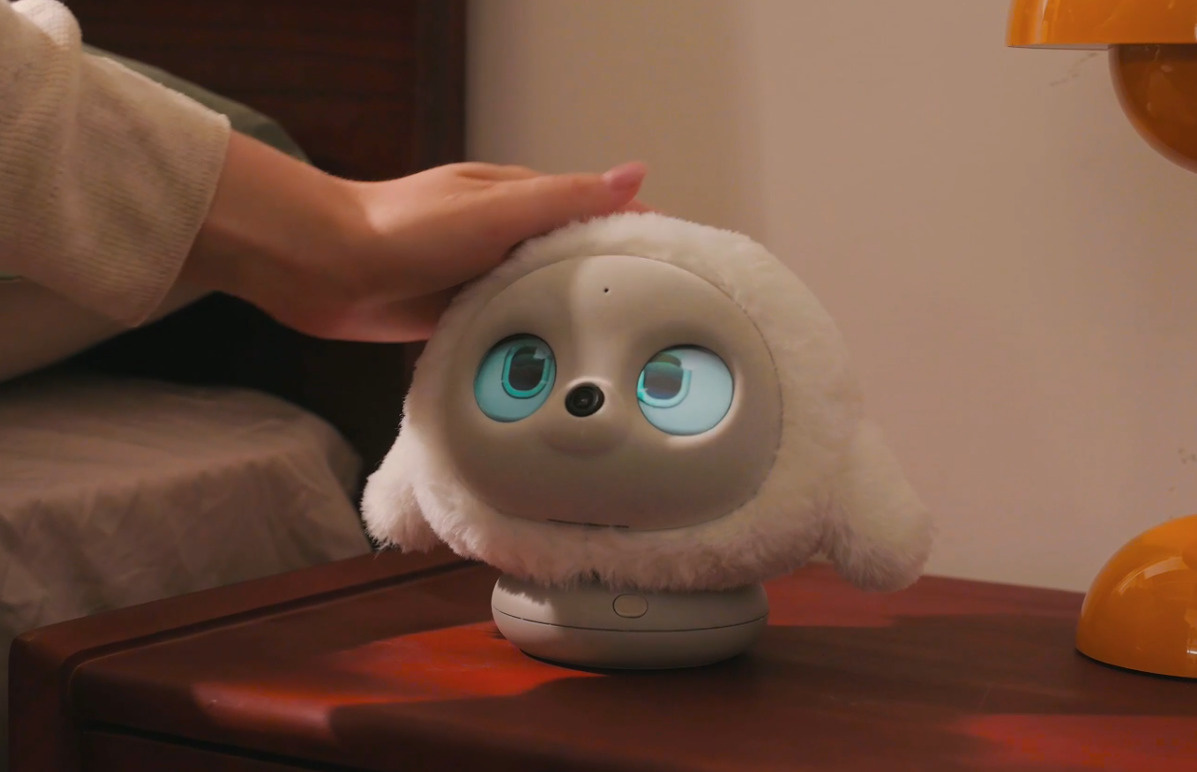 和AI建立亲密关系,资本盯上中产贵妇