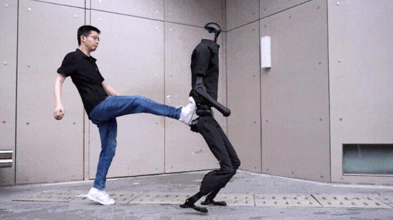 人形机器人觉醒之年?2024年十大机器人盘点:理想很美好现实很骨感