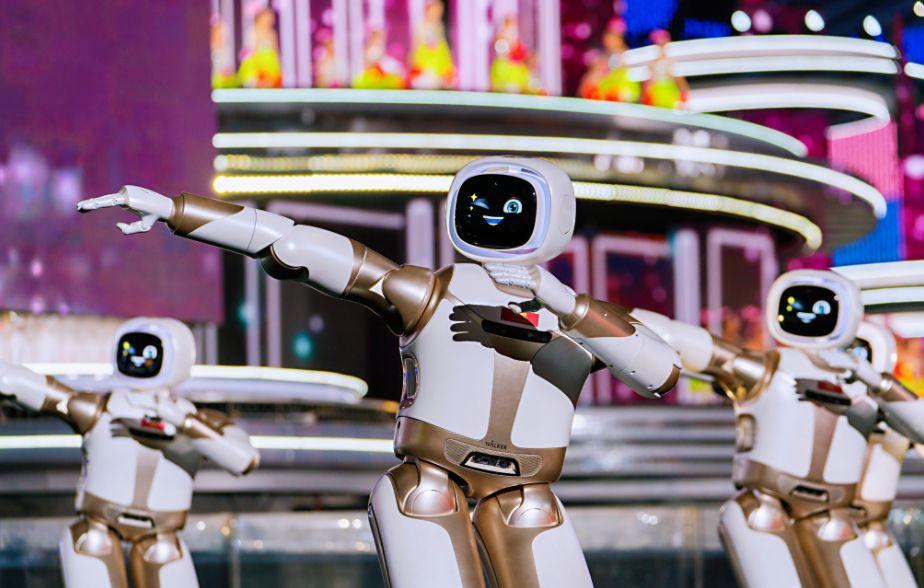 人形机器人觉醒之年?2024年十大机器人盘点:理想很美好现实很骨感